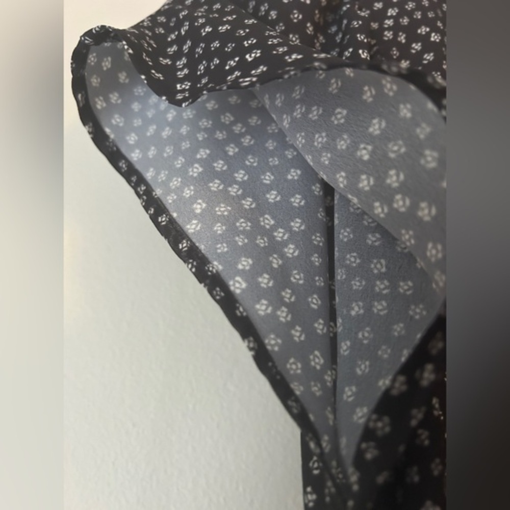 Ce Ce Women's Black and White Collared Top‎ - Picture 6 of 9